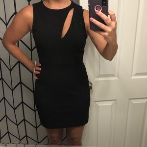 Black sleeveless dress